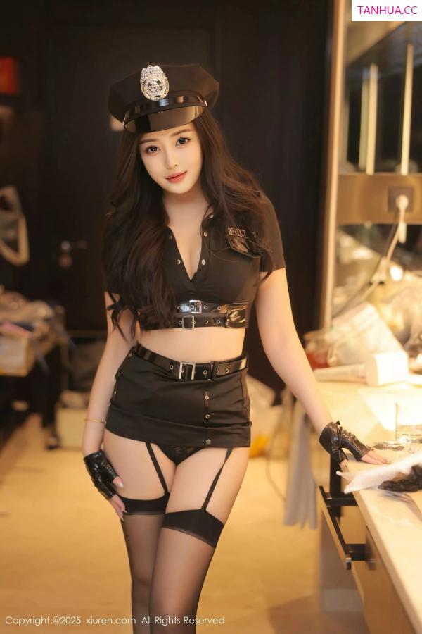 希雅  [XiuRen]高清写真图 2025.04.01 No.10098 希雅sia 制服诱惑第13张图片